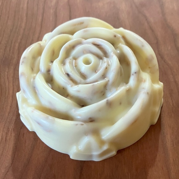 Handmade Goats Milk Soap. Lemon w/ Oatmeal. - Picture 1 of 2